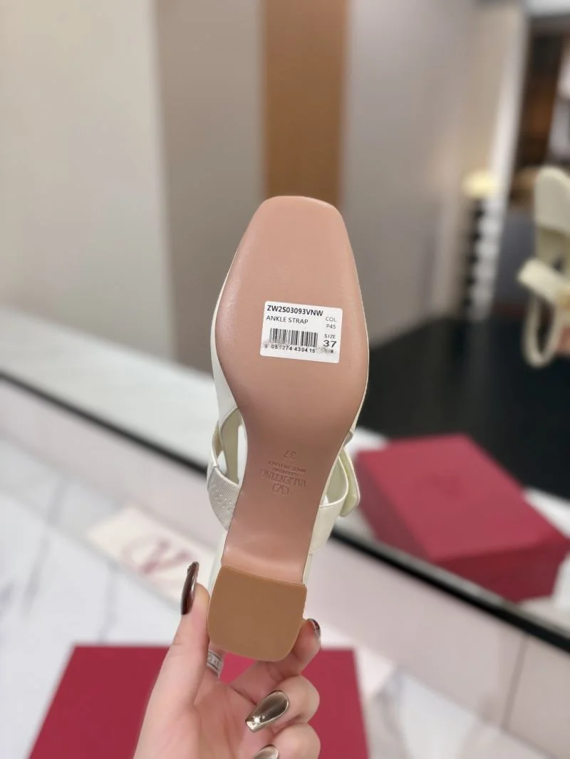 Valentino Sandals Trendsetting 36622