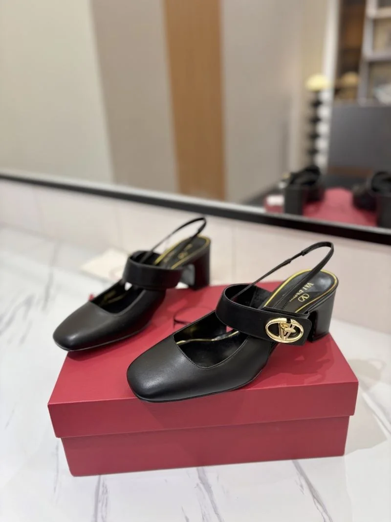 Reliable Valentino Sandals 36600
