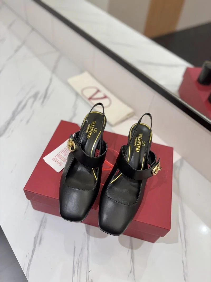 Reliable Valentino Sandals 36600