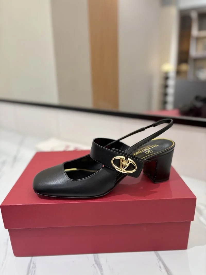 Reliable Valentino Sandals 36600
