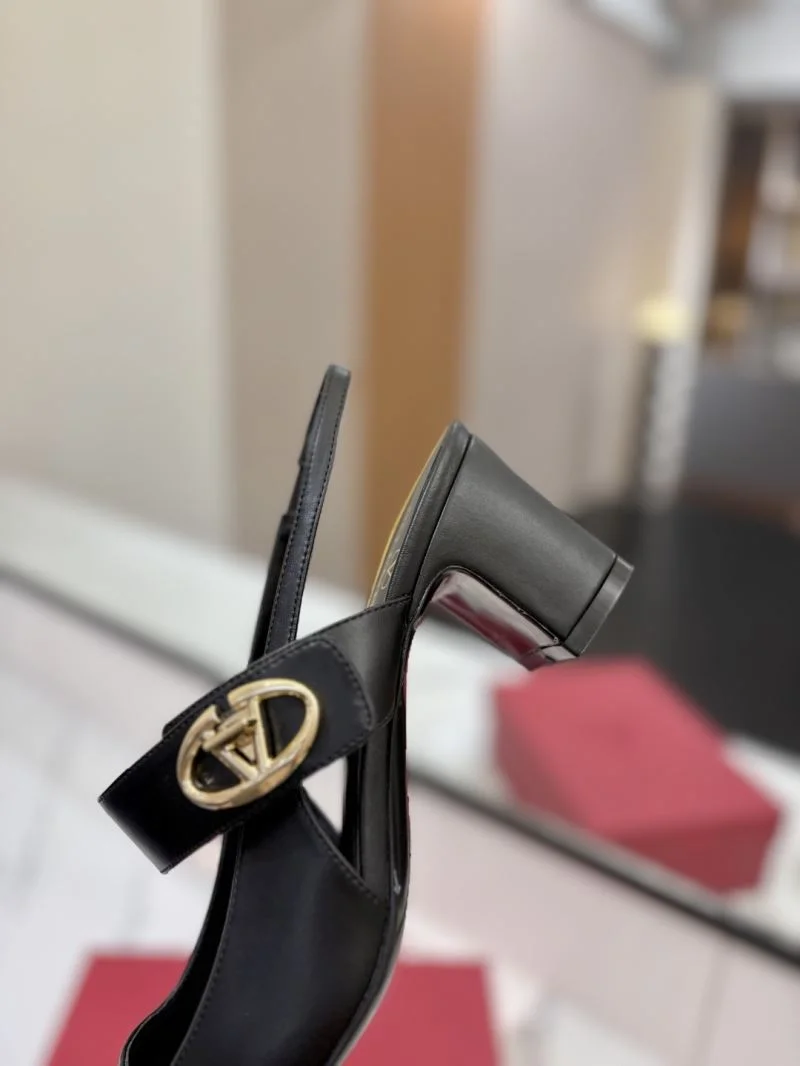 Reliable Valentino Sandals 36600