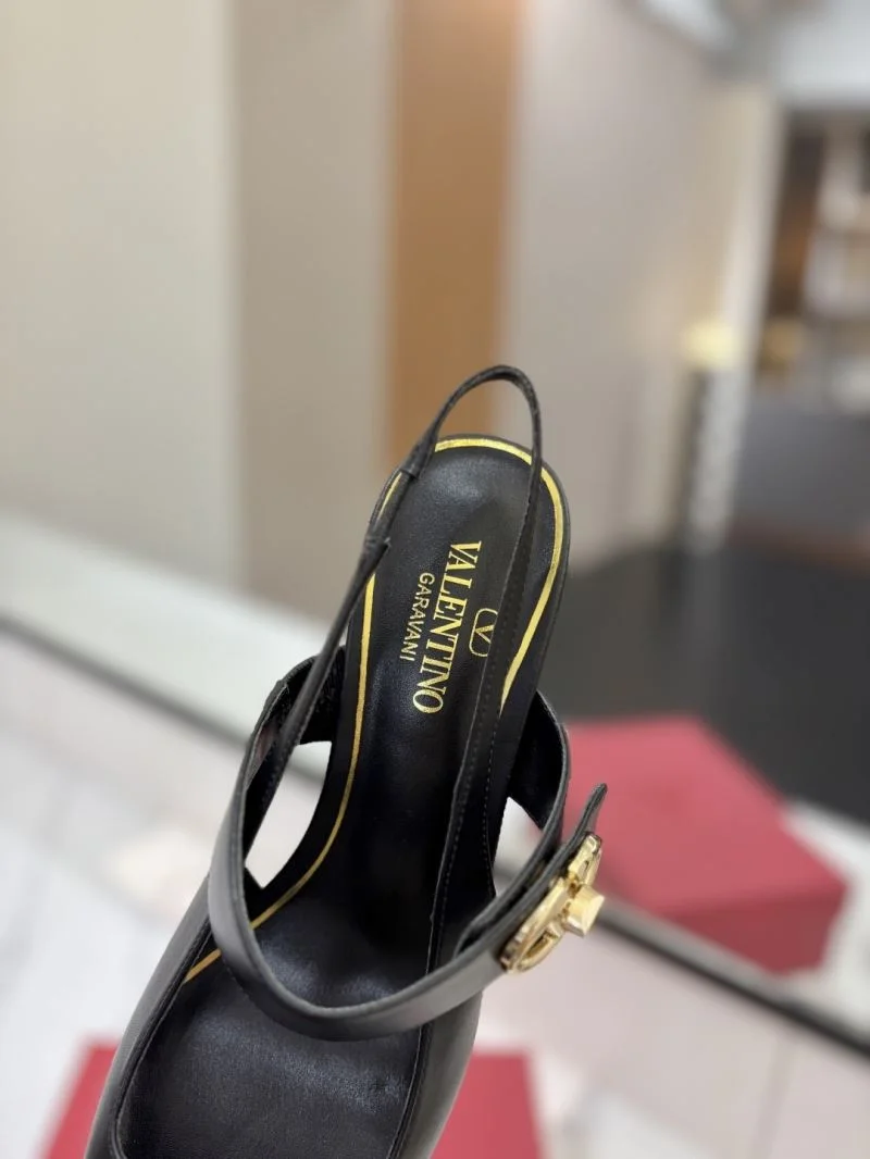 Reliable Valentino Sandals 36600