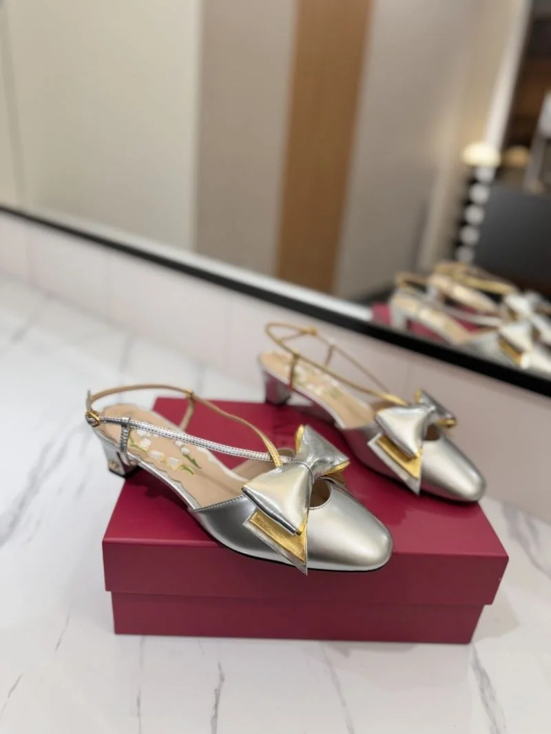 Resilient Valentino Sandals 36607