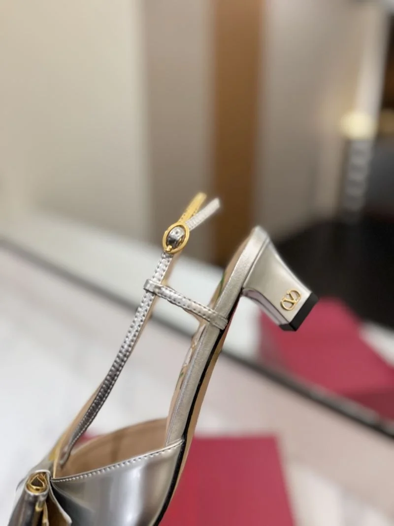 Resilient Valentino Sandals 36607