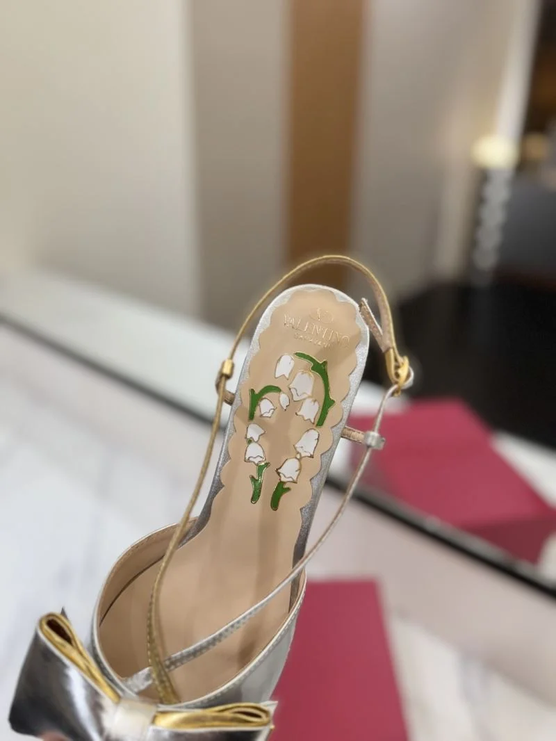 Resilient Valentino Sandals 36607