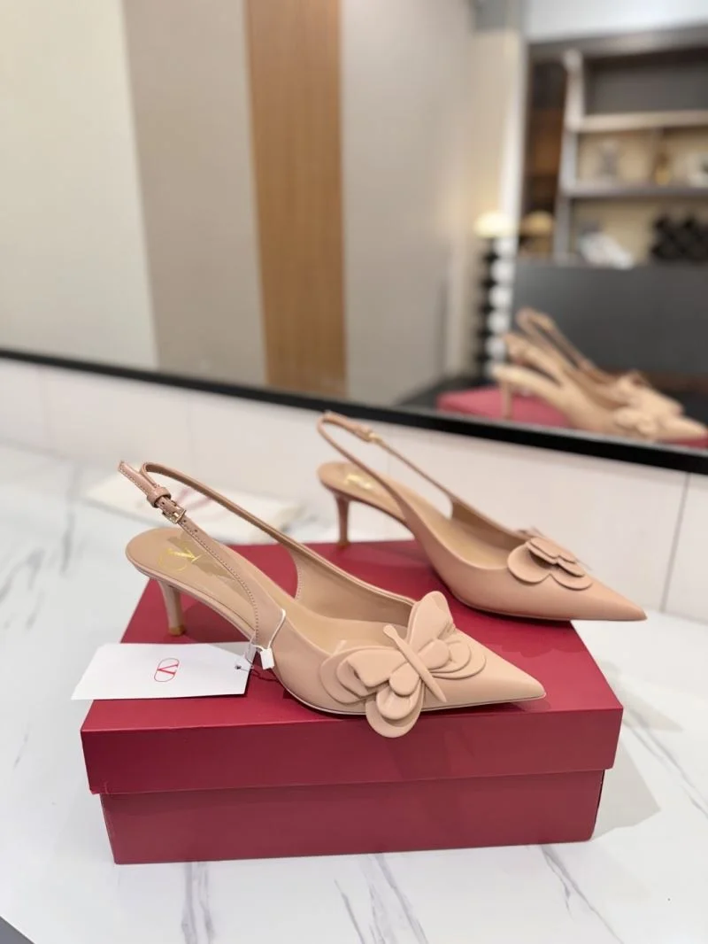 Trendy Valentino Sandals 36595