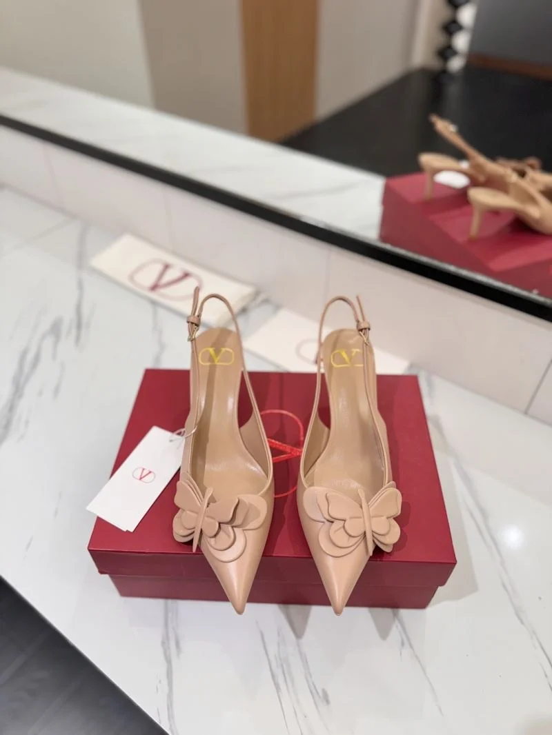Trendy Valentino Sandals 36595