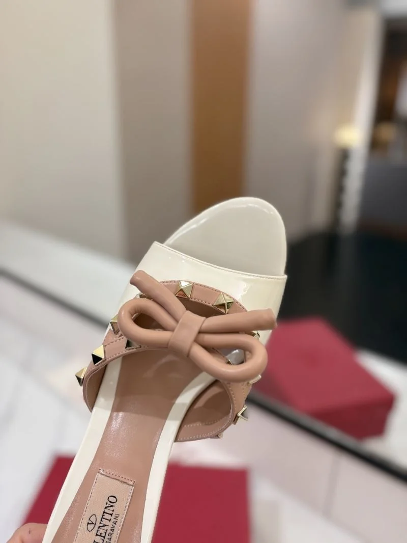 FlexibleFit Valentino Sandals 36596