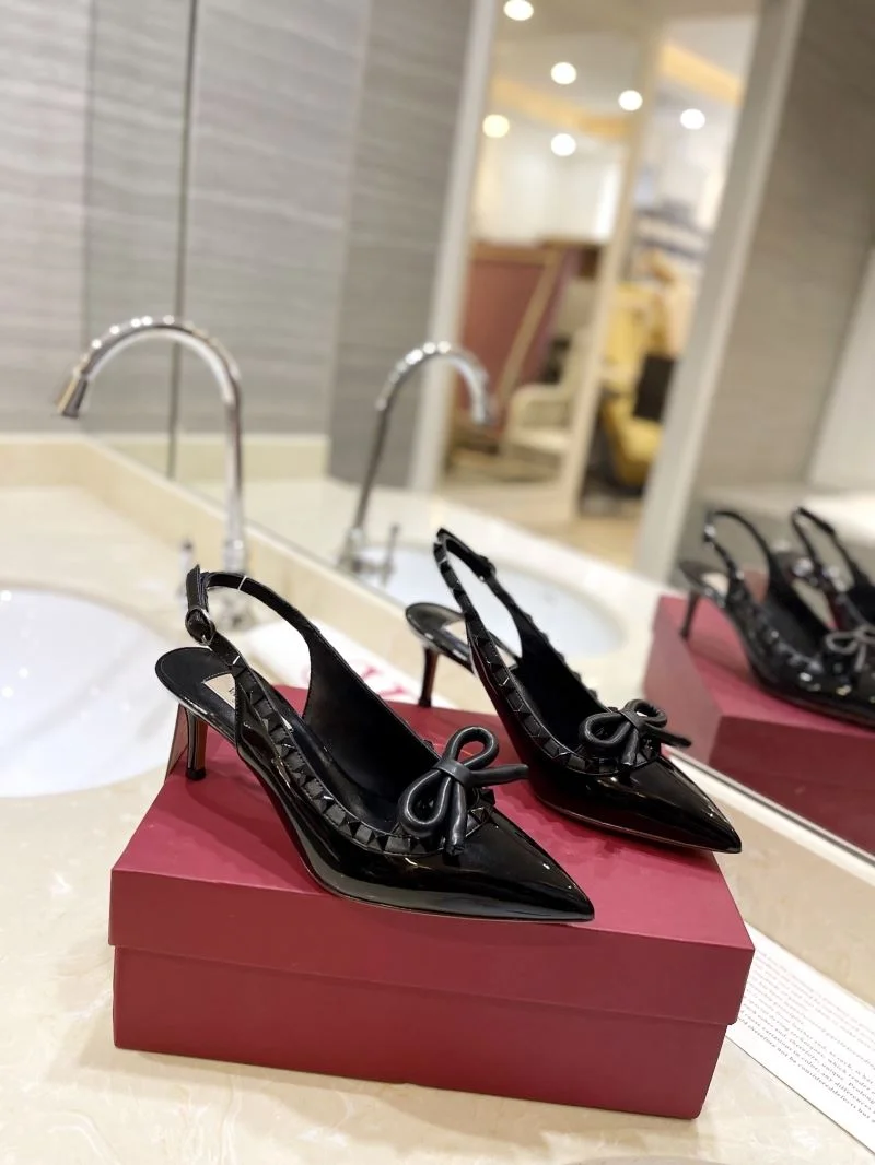 Valentino Sandals Flexible 36575