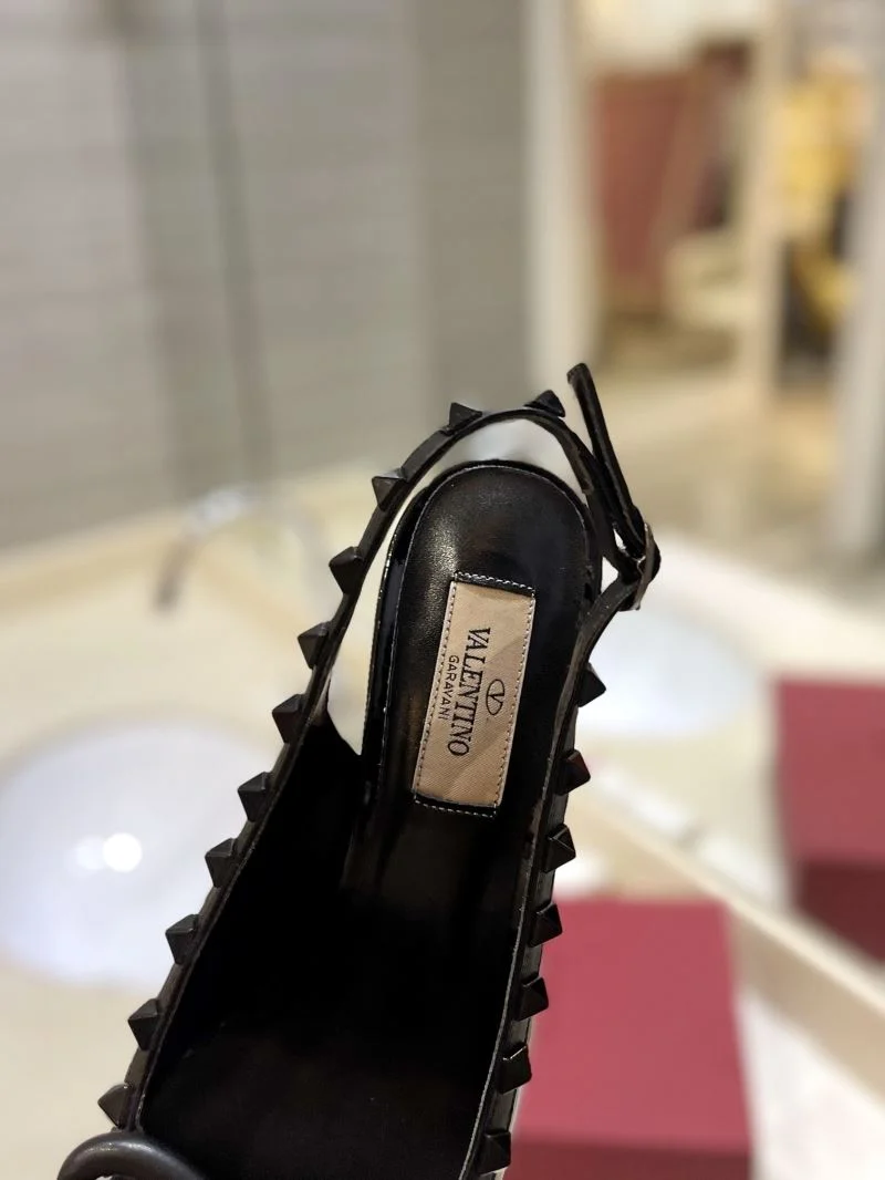 Valentino Sandals Flexible 36575