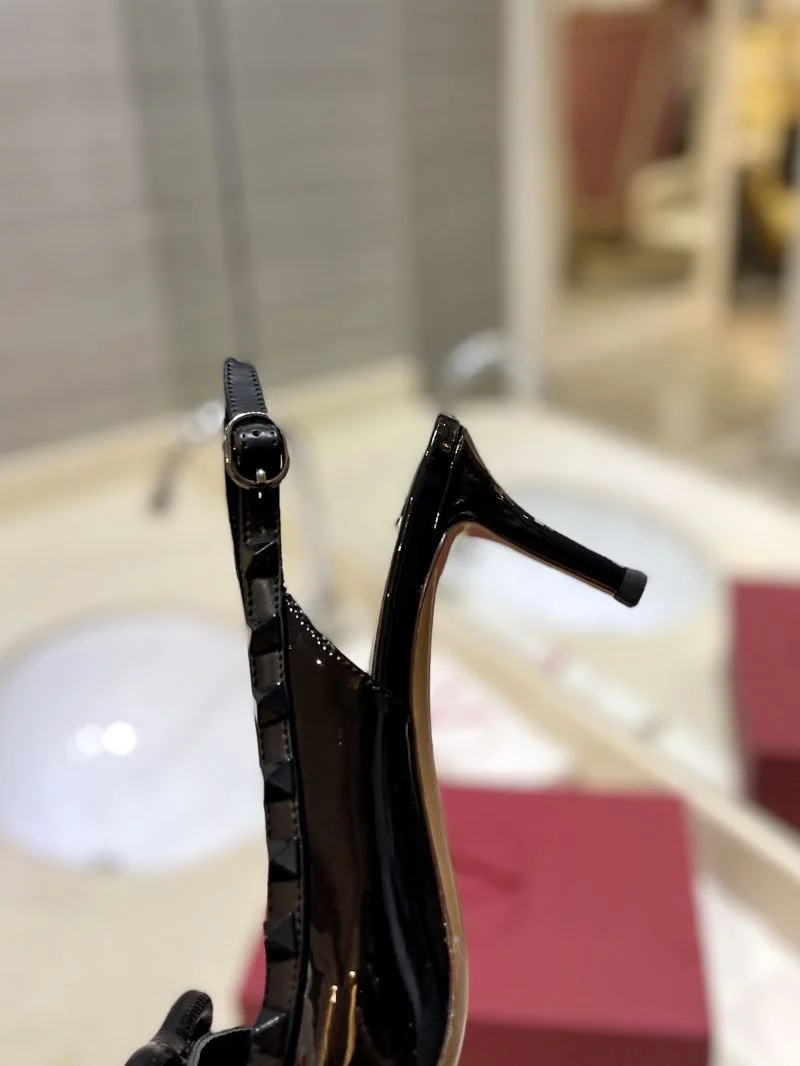Valentino Sandals Flexible 36575