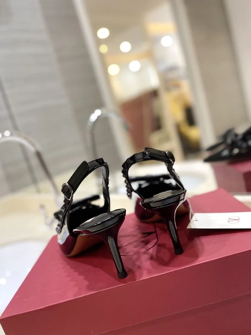 Valentino Sandals Flexible 36575
