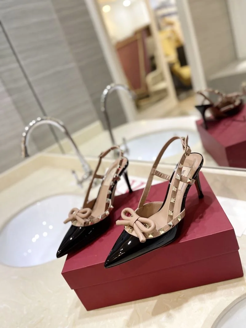 Trendsetting Valentino Sandals 36582