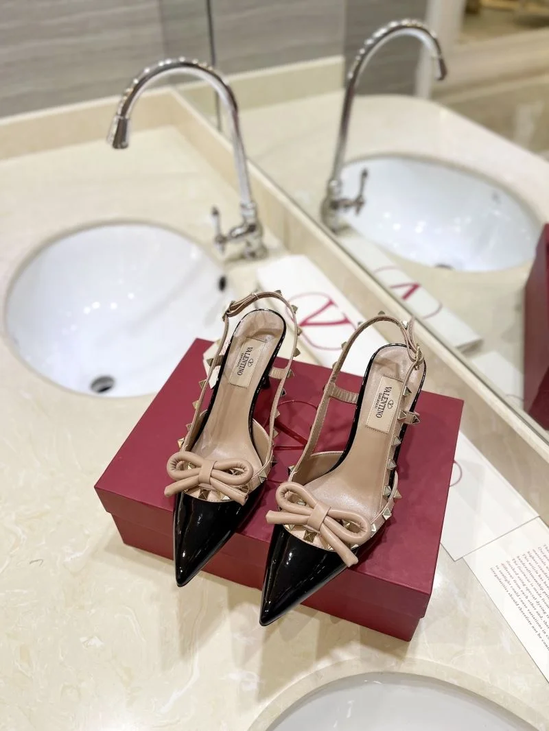 Trendsetting Valentino Sandals 36582