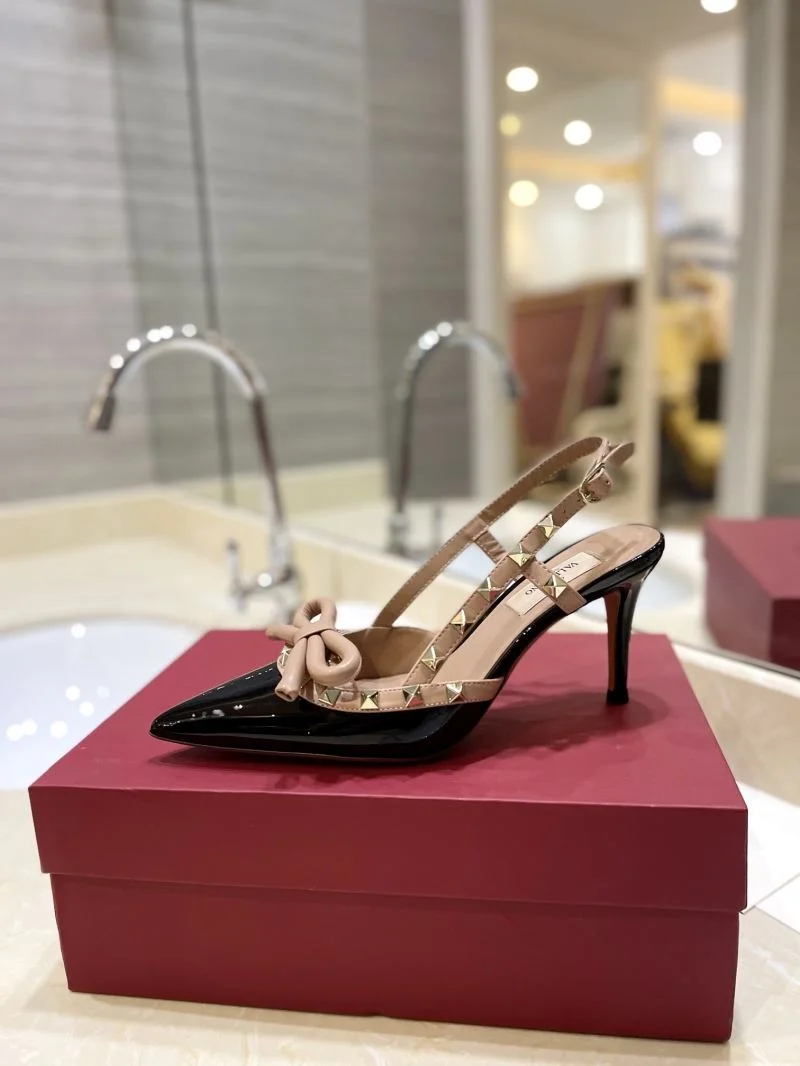 Trendsetting Valentino Sandals 36582