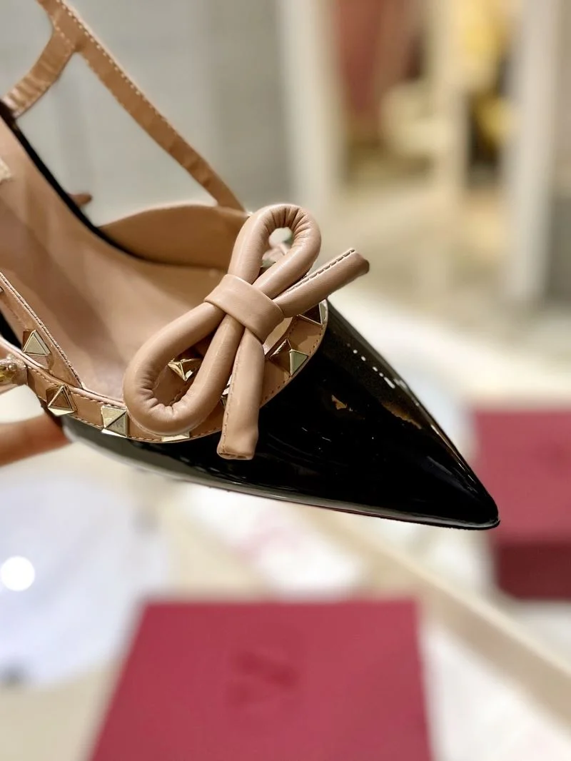 Trendsetting Valentino Sandals 36582