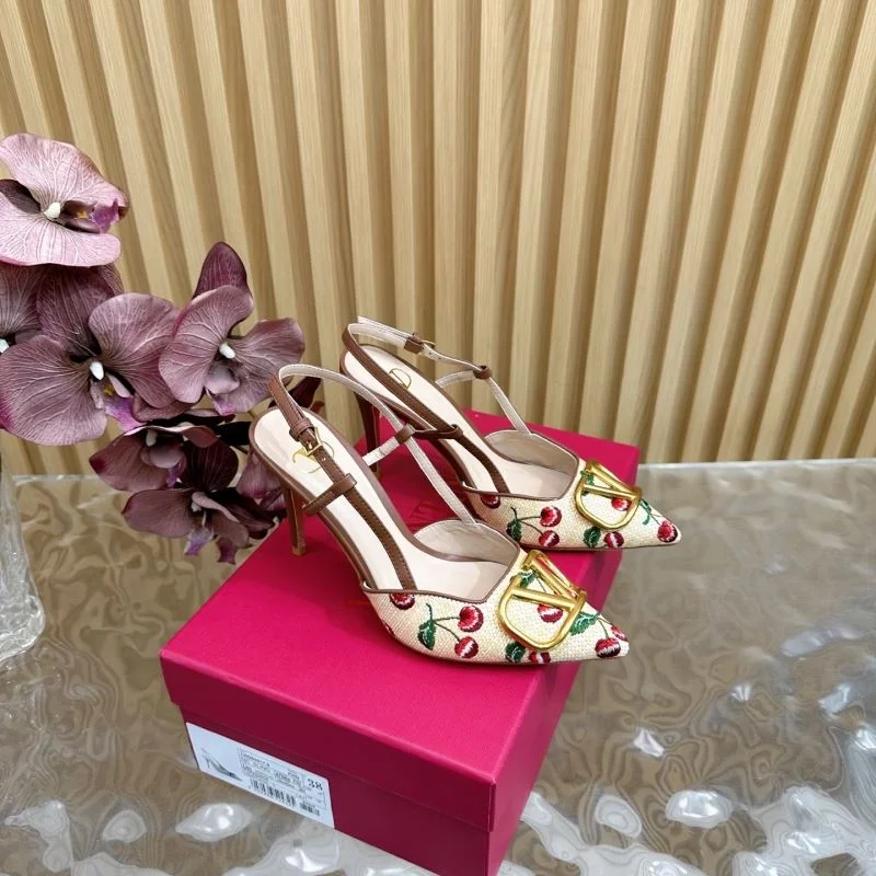 Valentino Sandals TimelessDesign 36362
