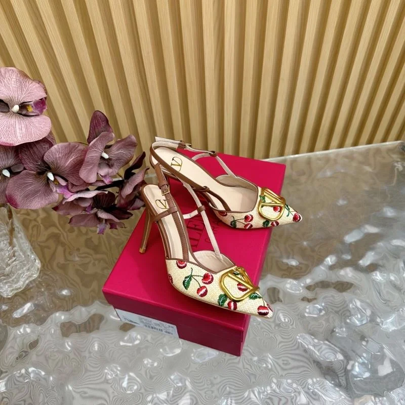 Valentino Sandals TimelessDesign 36362