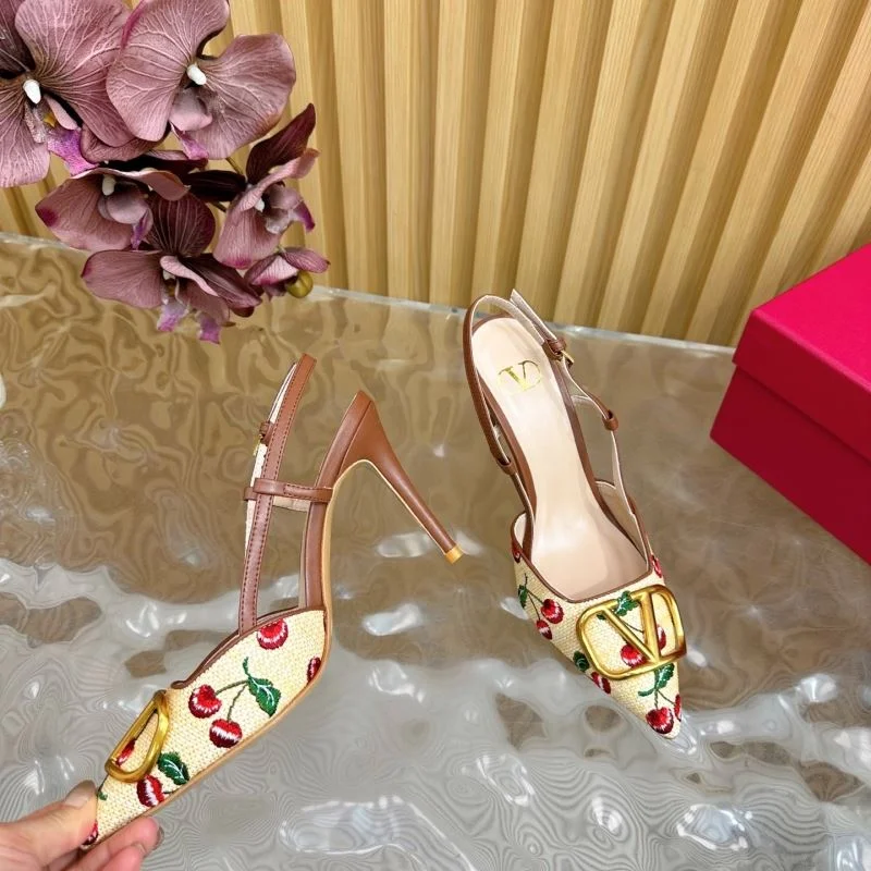 Valentino Sandals TimelessDesign 36362