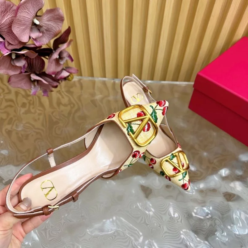 Valentino Sandals TimelessDesign 36362