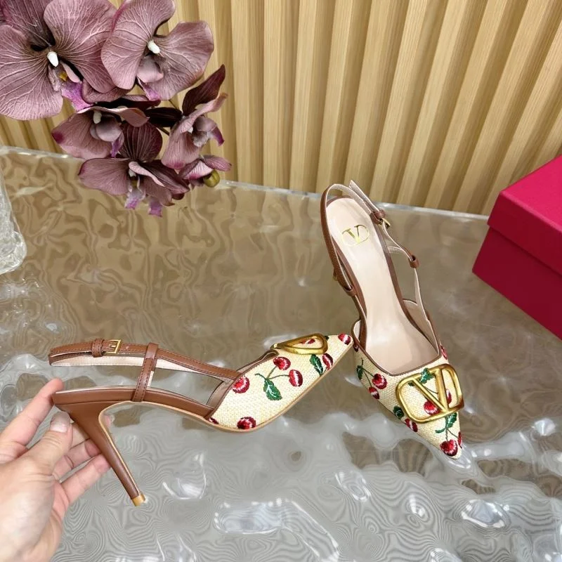 Valentino Sandals TimelessDesign 36362