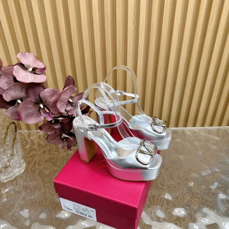 Trendsetting Valentino Sandals 36380