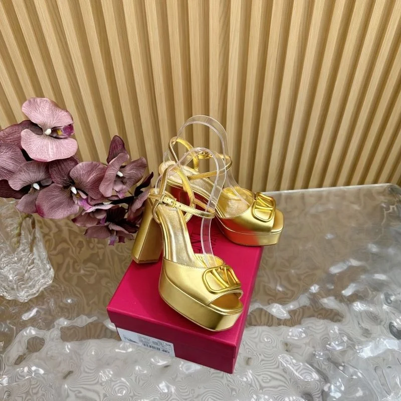 Cozy Valentino Sandals 36382