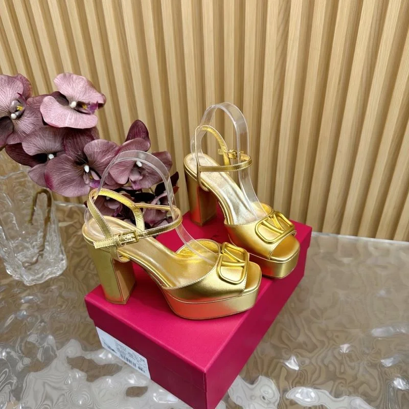 Cozy Valentino Sandals 36382