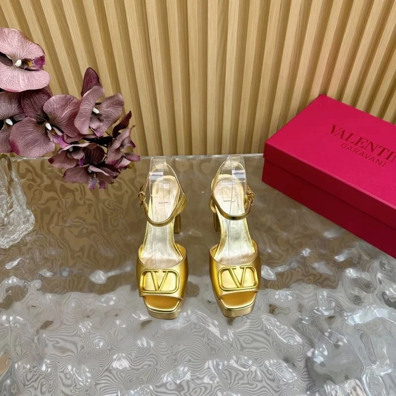 Cozy Valentino Sandals 36382