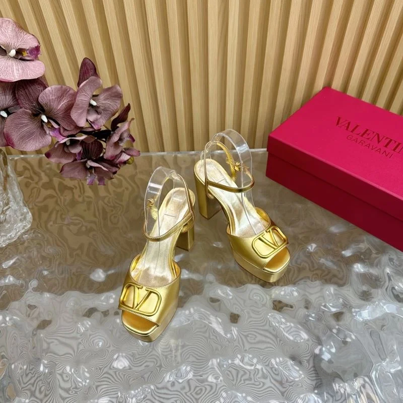 Cozy Valentino Sandals 36382