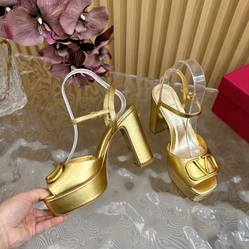 Cozy Valentino Sandals 36382
