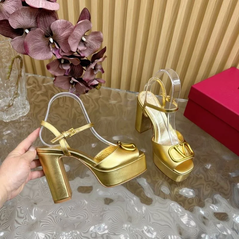 Cozy Valentino Sandals 36382
