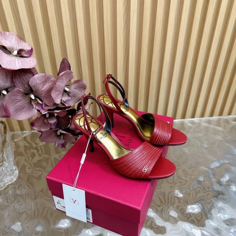 Versatile Valentino Sandals 36365