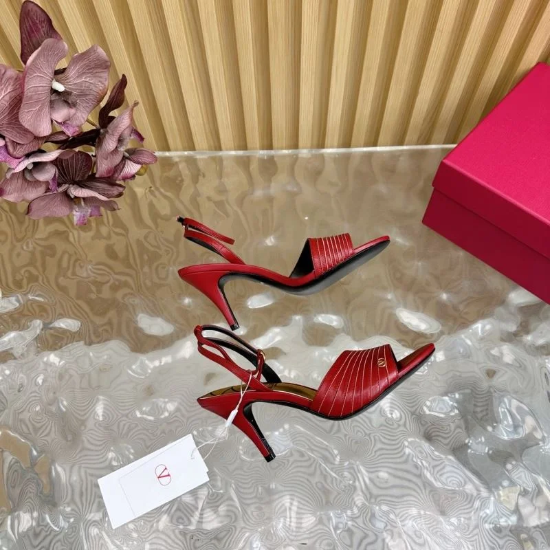 Versatile Valentino Sandals 36365
