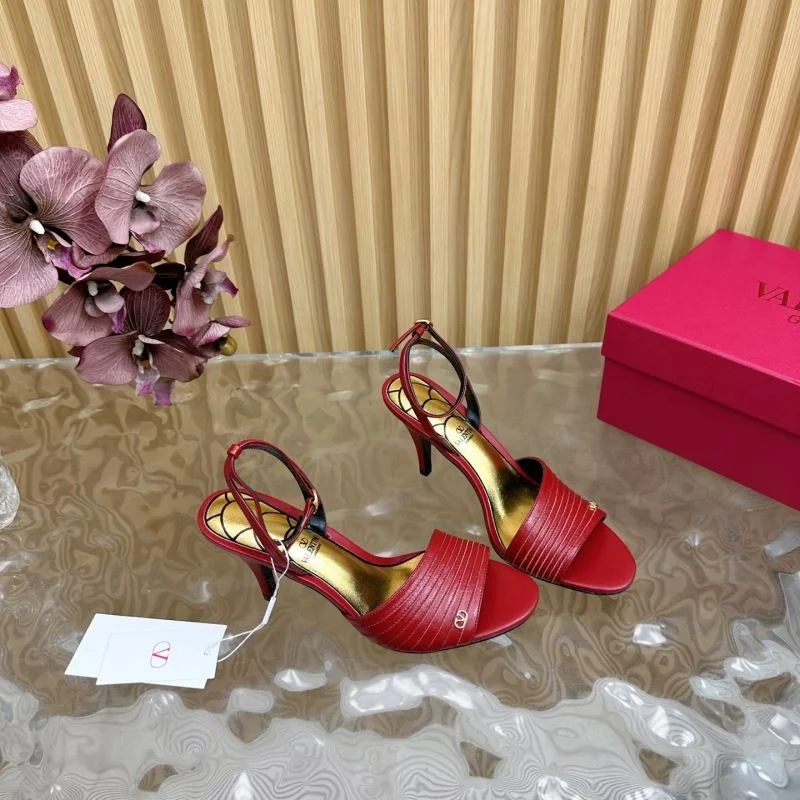 Versatile Valentino Sandals 36365