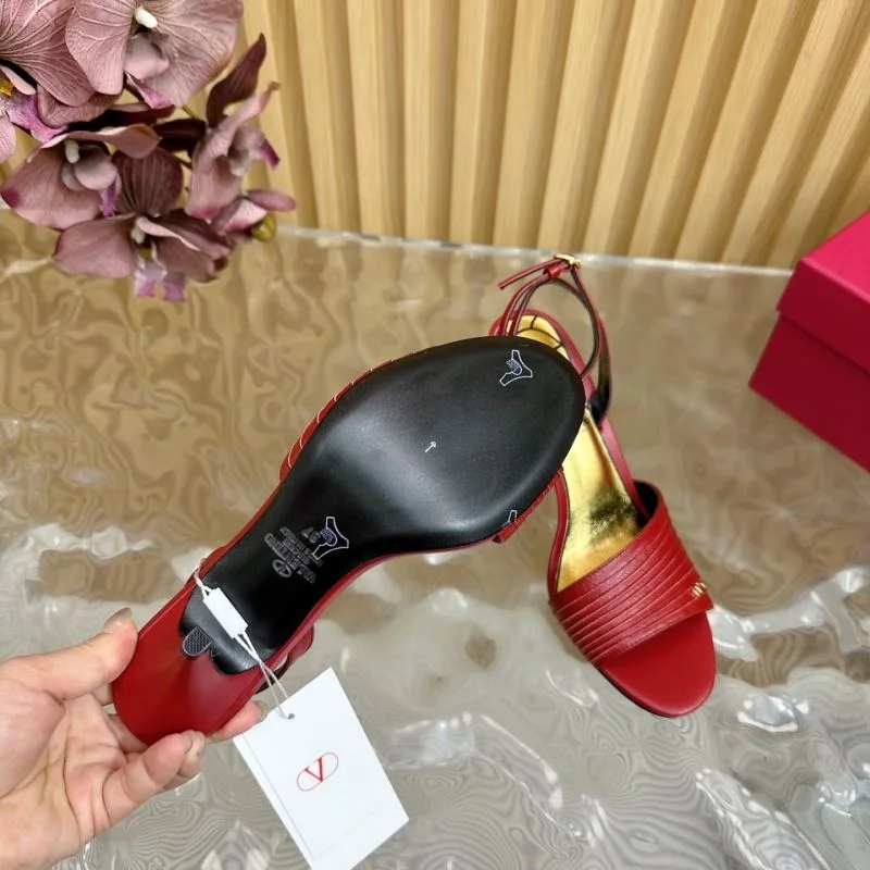 Versatile Valentino Sandals 36365