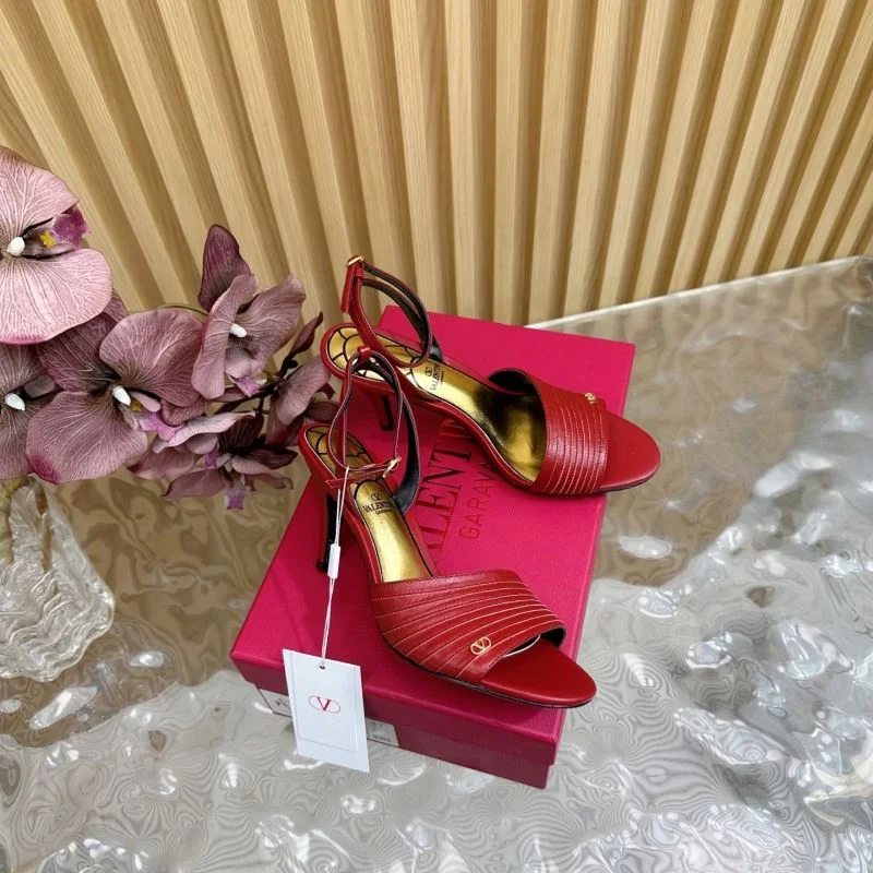 Versatile Valentino Sandals 36365