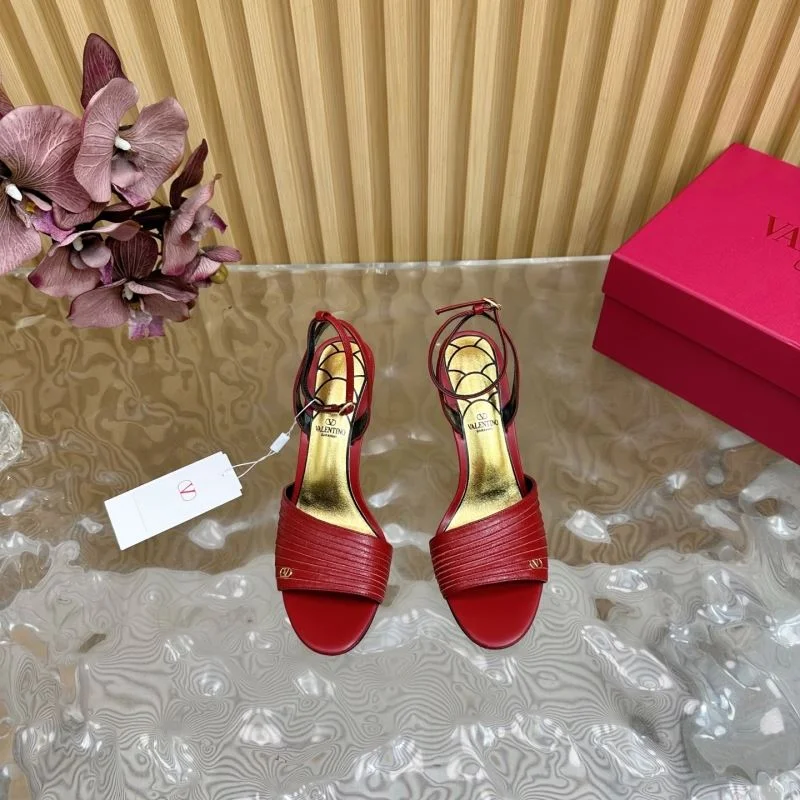 Versatile Valentino Sandals 36365