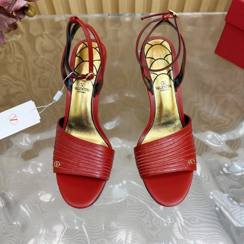 Versatile Valentino Sandals 36365