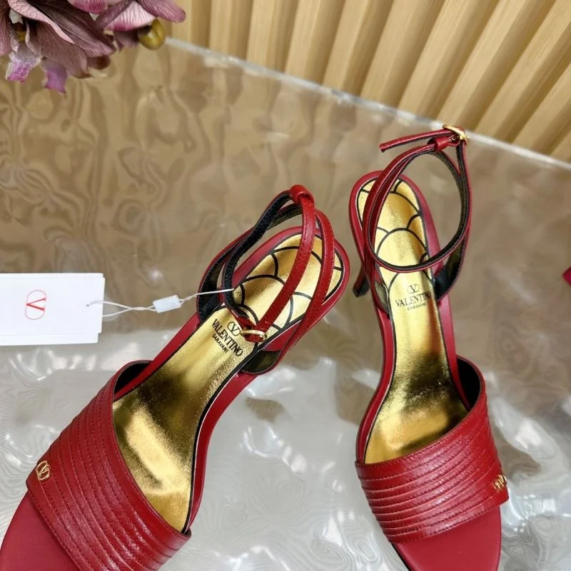 Versatile Valentino Sandals 36365
