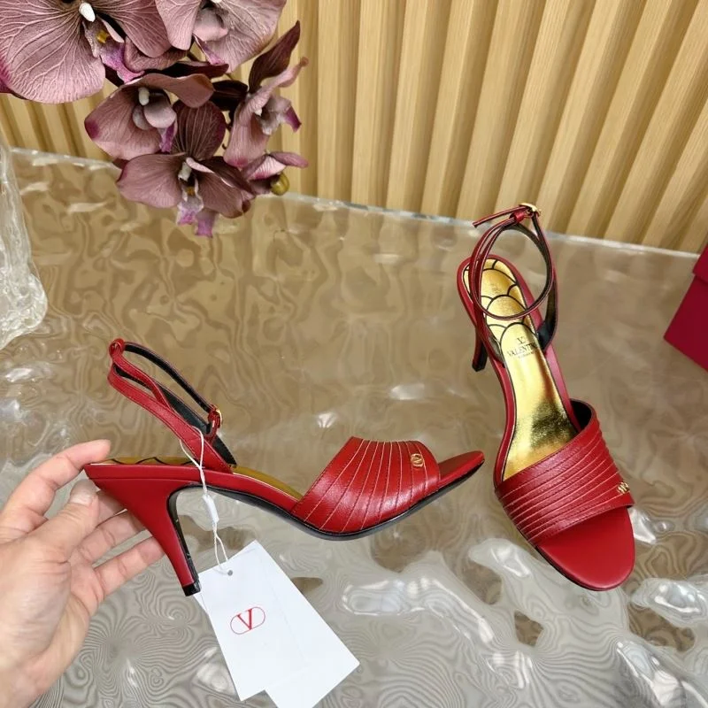 Versatile Valentino Sandals 36365
