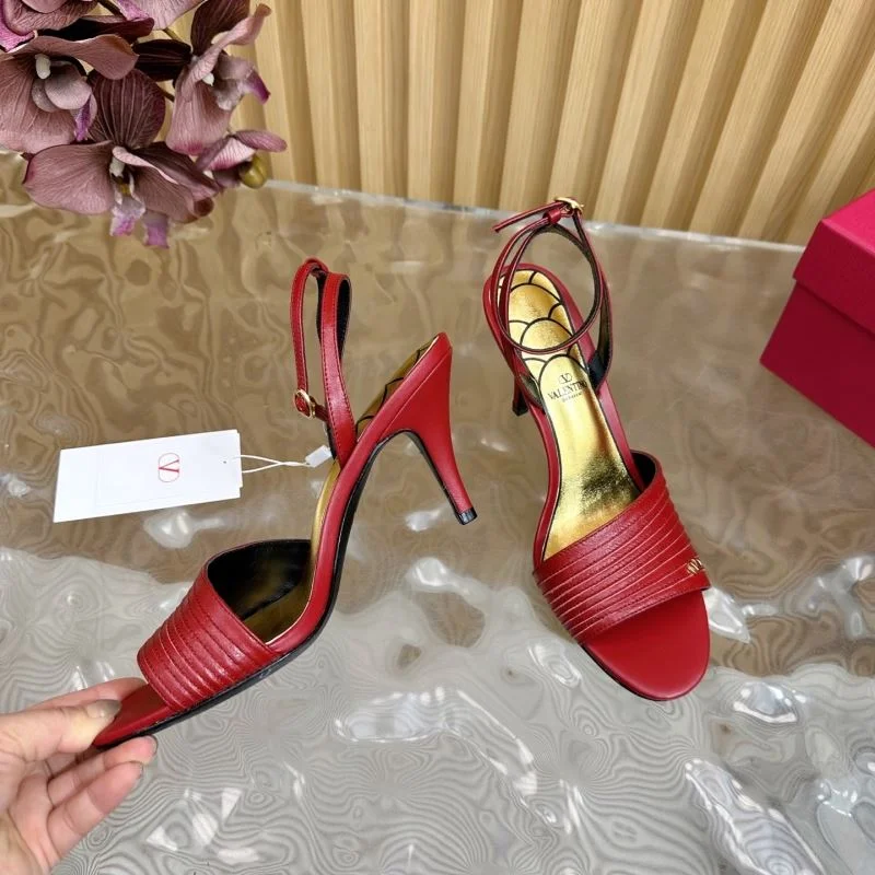 Versatile Valentino Sandals 36365