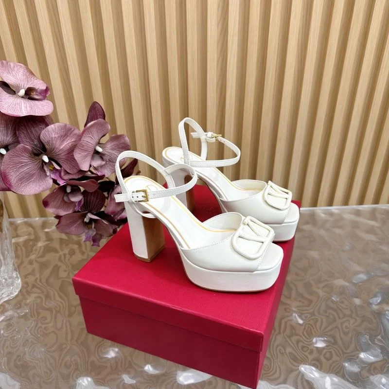 Effortless Valentino Sandals 36351