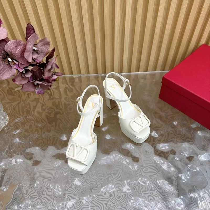 Effortless Valentino Sandals 36351