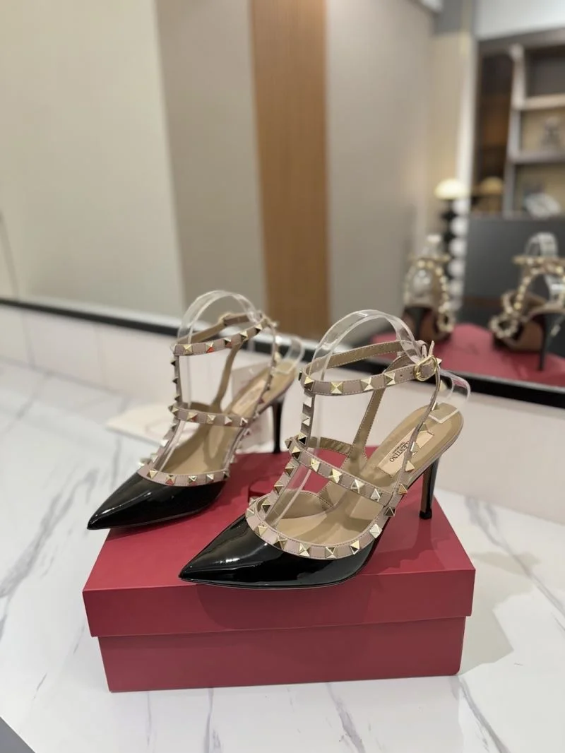 Cozy Valentino Sandals 36356