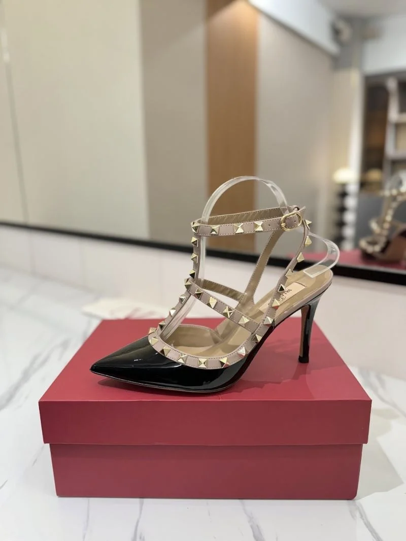 Cozy Valentino Sandals 36356