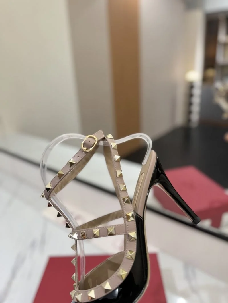 Cozy Valentino Sandals 36356