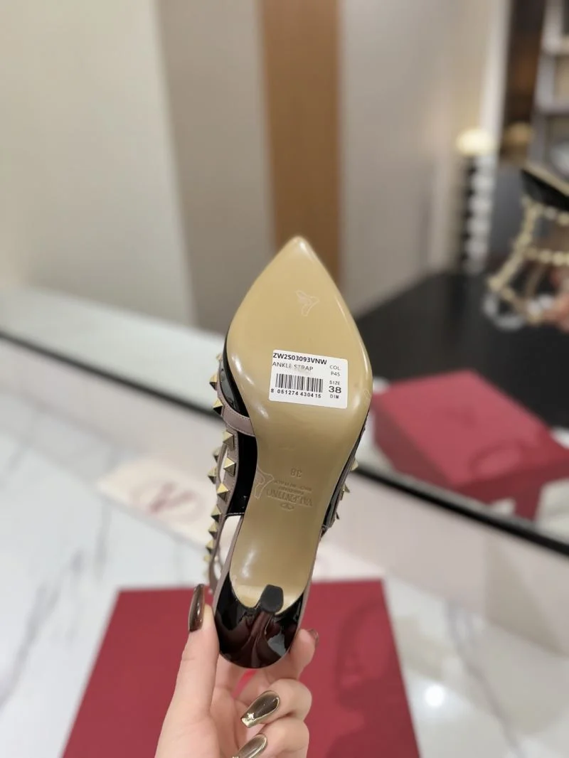 Cozy Valentino Sandals 36356