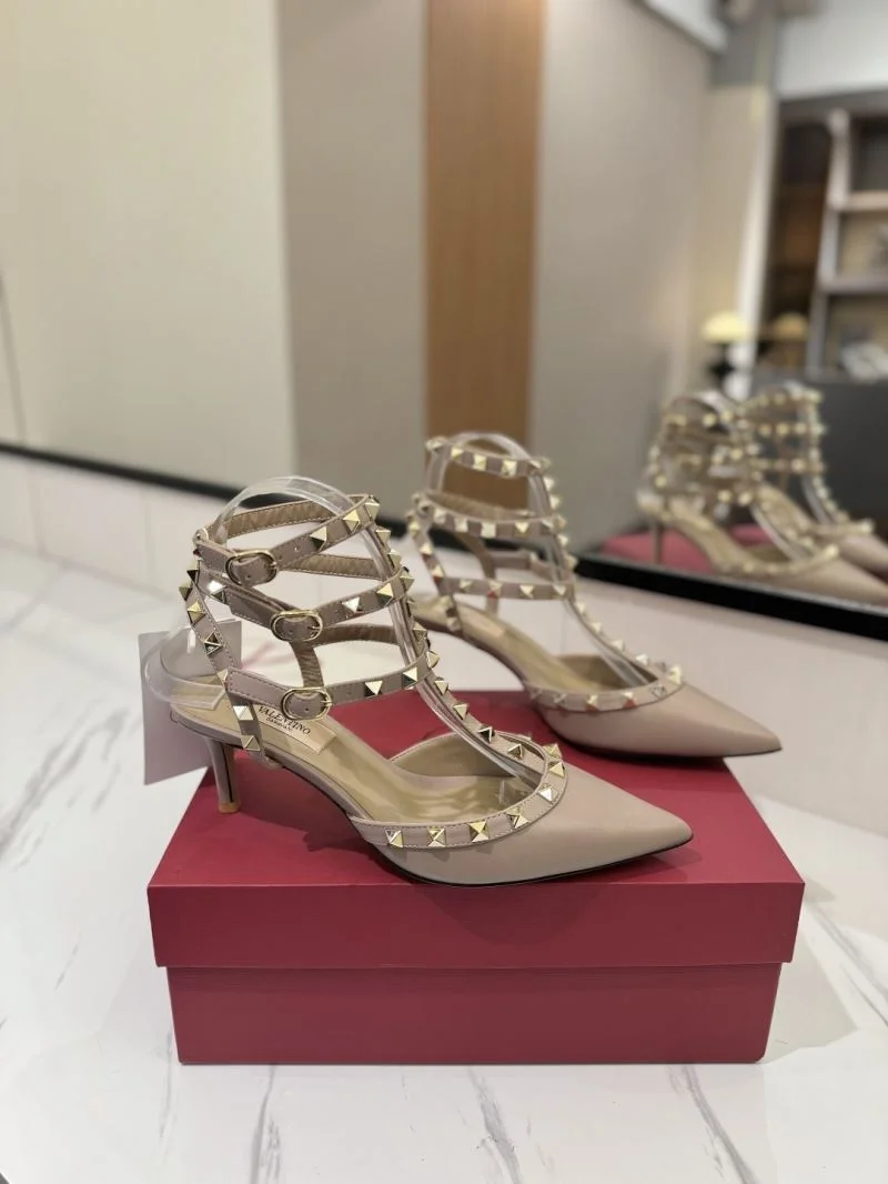 Versatile Valentino Sandals 36338