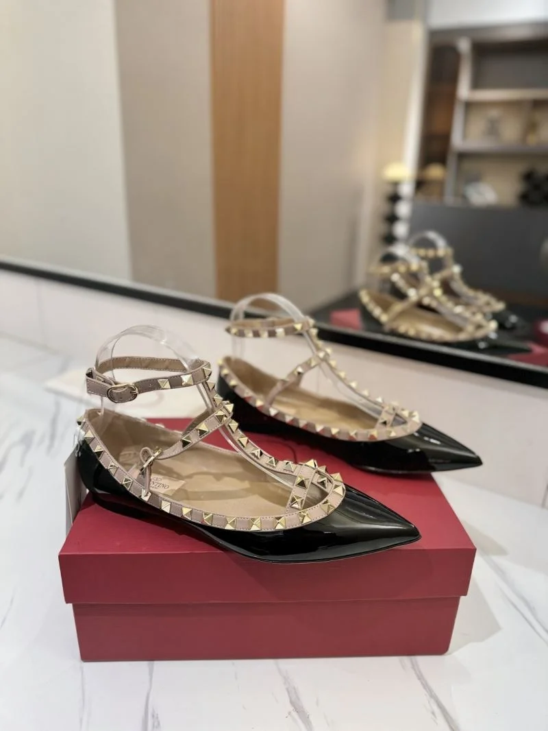 Sophisticated Valentino Sandals 36339